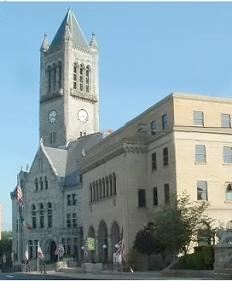 PICTURE OF THE FAYETTE COUNTY COURTHOUSE